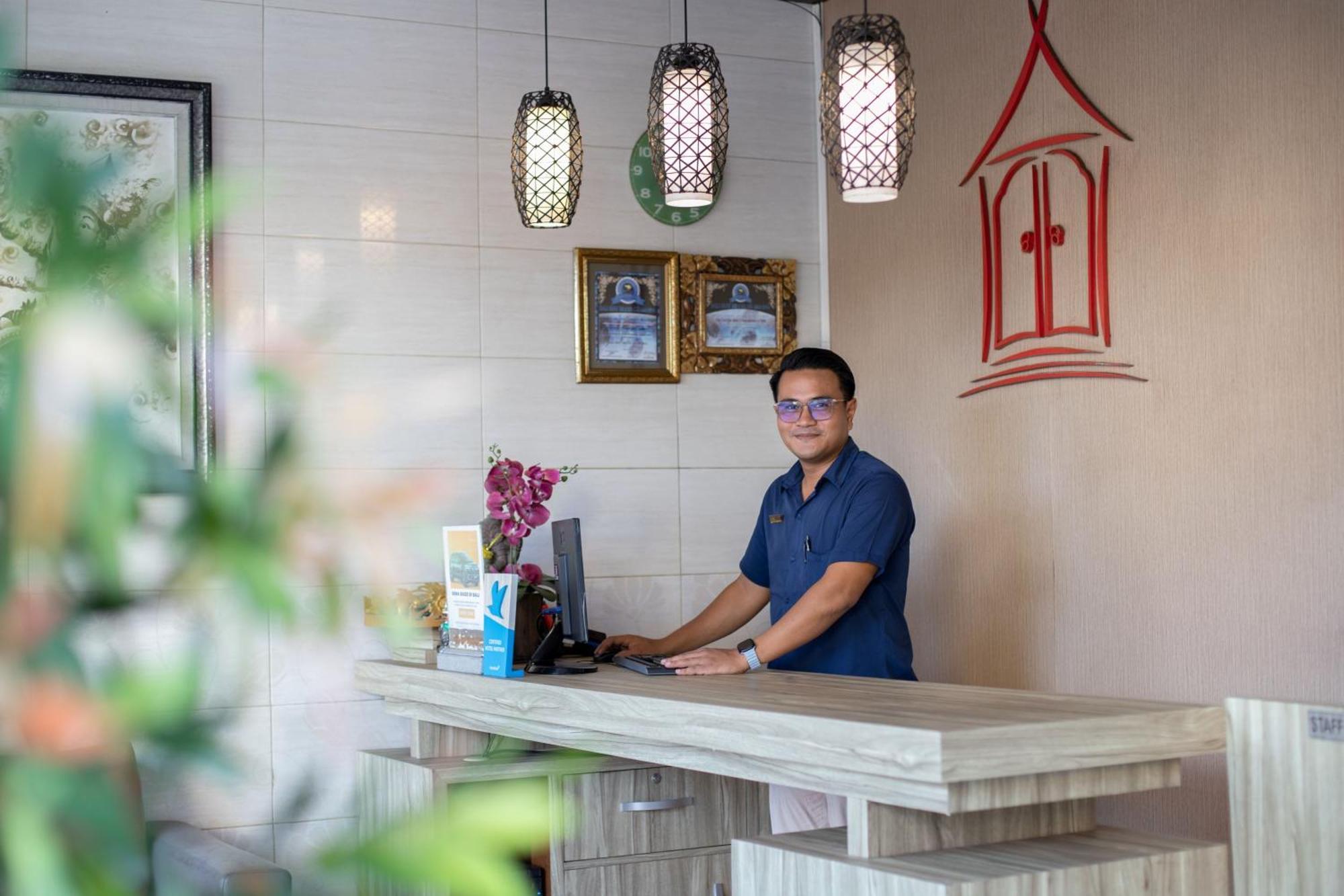 Angkul Angkul Beach Inn Kuta By Kamara Екстер'єр фото
