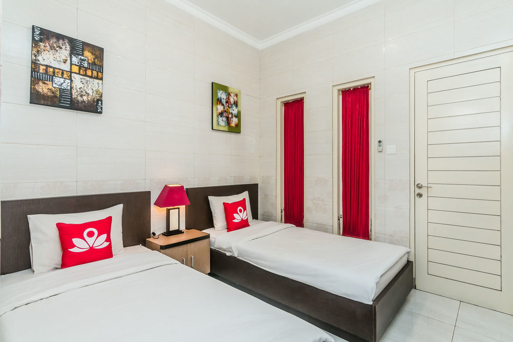 Angkul Angkul Beach Inn Kuta By Kamara Екстер'єр фото