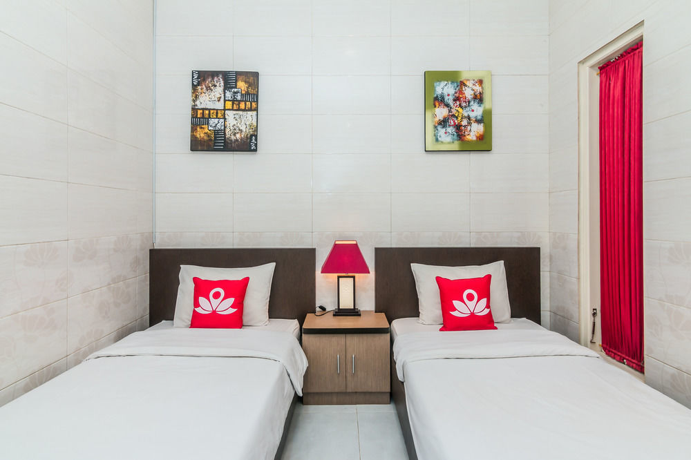 Angkul Angkul Beach Inn Kuta By Kamara Екстер'єр фото