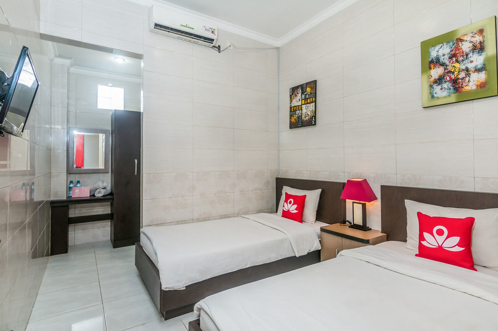 Angkul Angkul Beach Inn Kuta By Kamara Екстер'єр фото