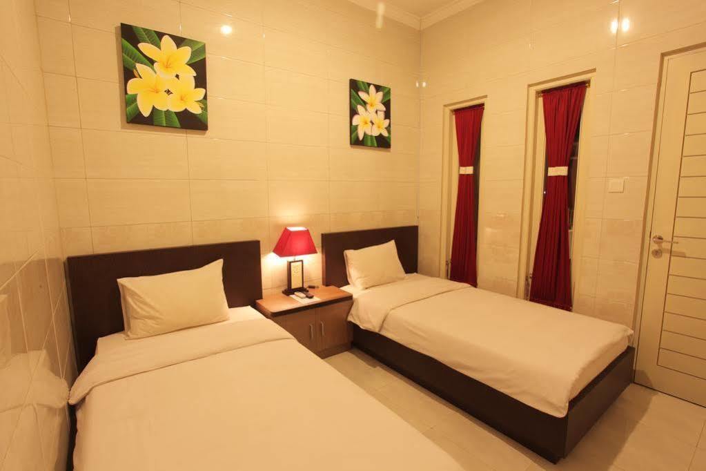 Angkul Angkul Beach Inn Kuta By Kamara Екстер'єр фото
